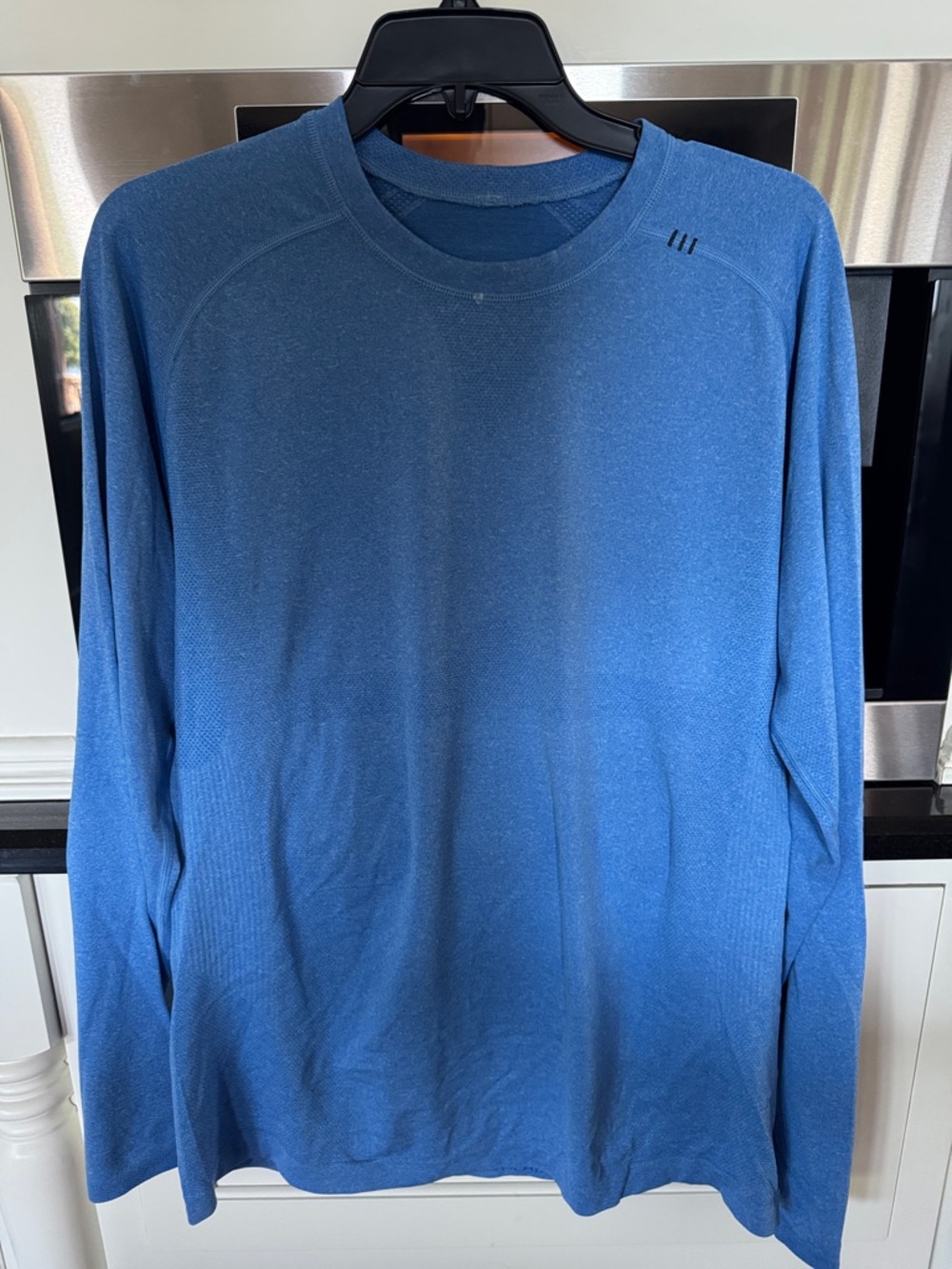 lululemon athletica Men's Long Sleeve Crew in Deep Blue